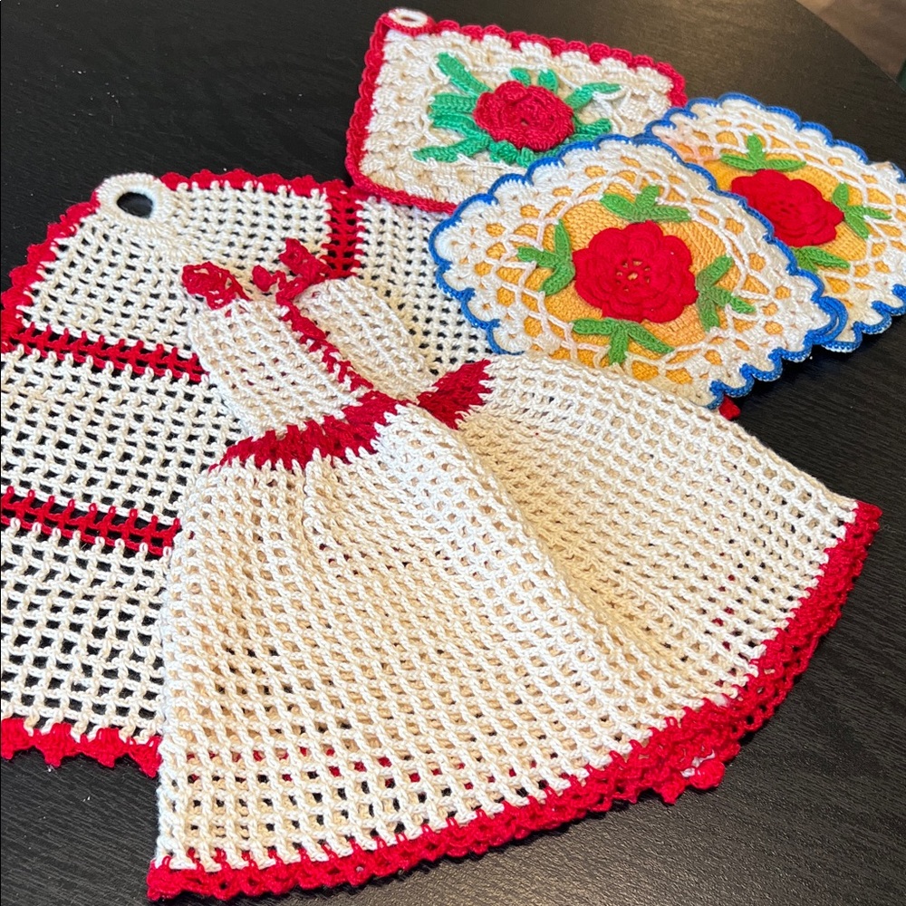 Vintage Kitsch Cherry Red Blue Cream Potholders Dish Cloths